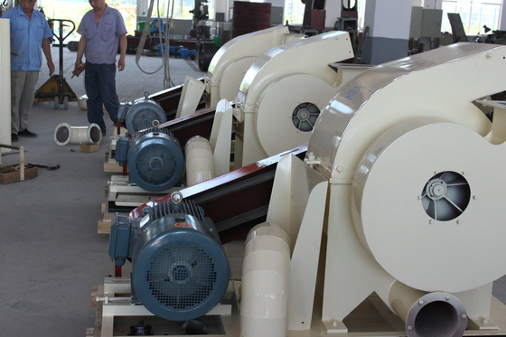 Maïs granulaire d'alimentation de morcellement, machine de broyeur à marteaux de Sorghu 24 avec la chambre de meulage 400mm FSP60
